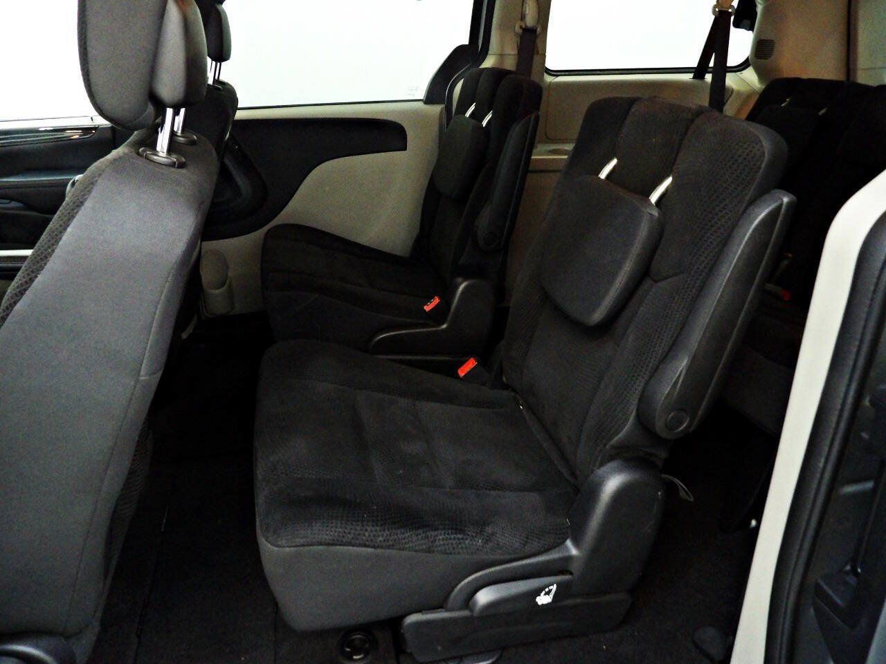 Used 2019 Dodge Grand Caravan SE w/ UConnect Hands-Free Group FWD image 11