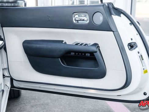 Used 2019 Rolls-Royce Wraith RWD image 71
