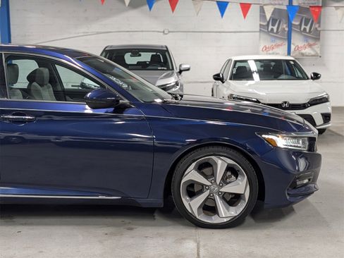 Used 2019 Honda Accord Touring image 10