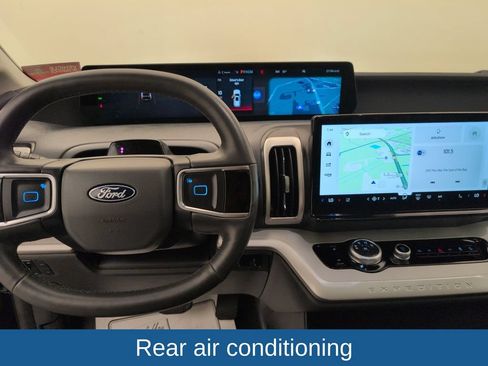 Used 2025 Ford Expedition Active AWD/4WD image 23