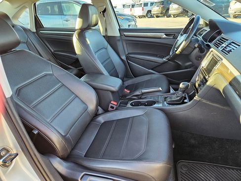 Used 2017 Volkswagen Passat 1.8T SE image 34