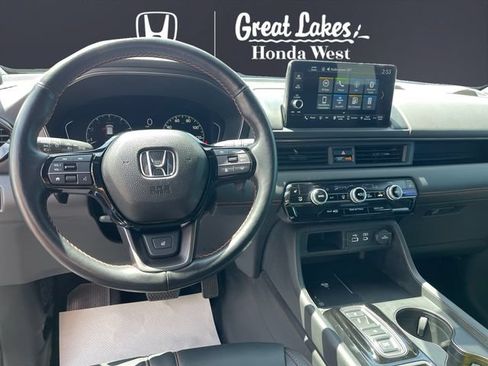 Used 2025 Honda Pilot TrailSport image 10