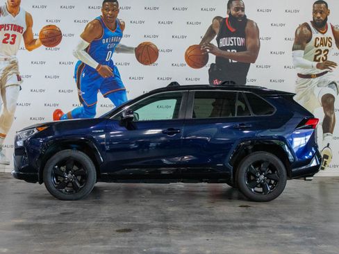 Used 2019 Toyota RAV4 XSE w/ Carpet Mat Package AWD/4WD image 17
