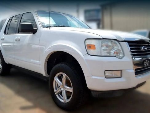 Used 2010 Ford Explorer XLT image 13