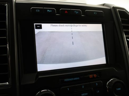 Used 2017 Ford F250 XLT w/ XLT Premium Package AWD/4WD image 18