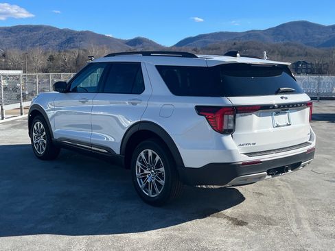 New 2026 Ford Explorer Active w/ Active Comfort Package image 4