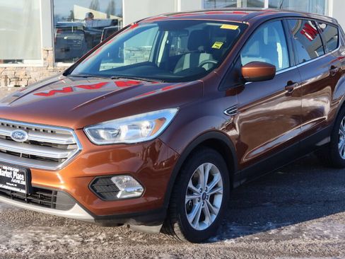 Used 2017 Ford Escape SE image 2