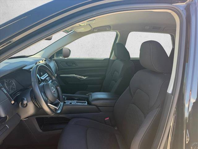 Used 2024 Nissan Pathfinder SV FWD image 16