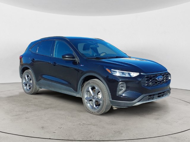Used 2025 Ford Escape ST-Line Select AWD/4WD image 3