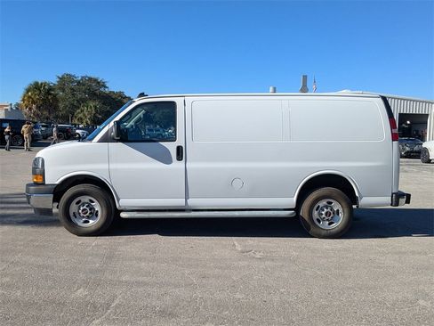 Used 2024 GMC Savana 2500 w/ Driver Convenience Package image 7