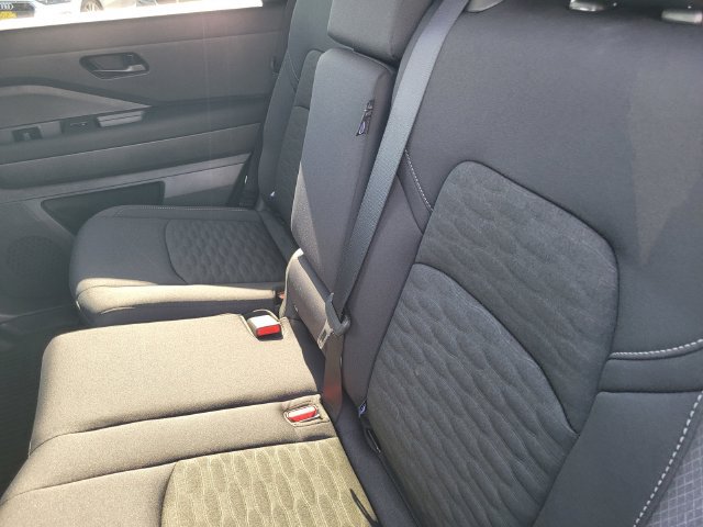 New 2026 Nissan Pathfinder SV w/ SV Premium Package AWD/4WD image 9