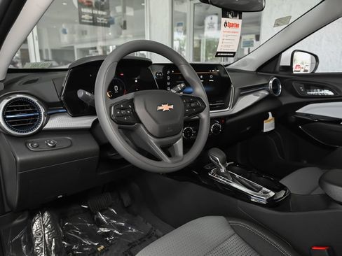 Used 2026 Chevrolet Trax LT w/ Sunroof Package FWD image 14