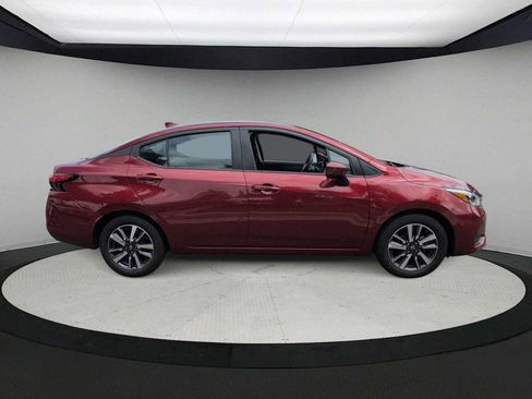 Used 2025 Nissan Versa SV FWD image 9