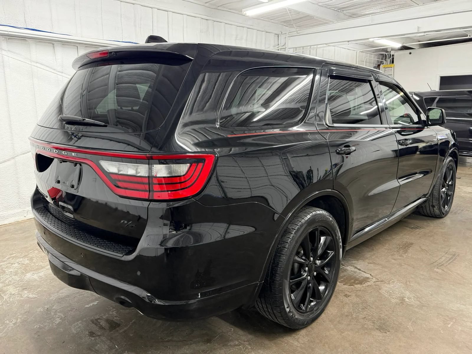 Used 2017 Dodge Durango R/T w/ Technology Group AWD/4WD image 4