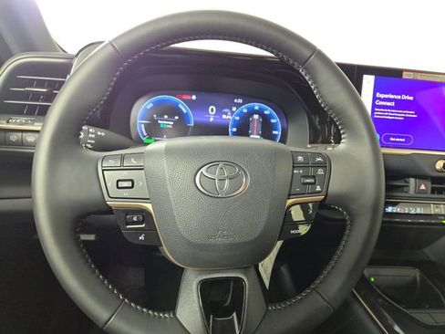 Used 2025 Toyota Crown Signia XLE image 28