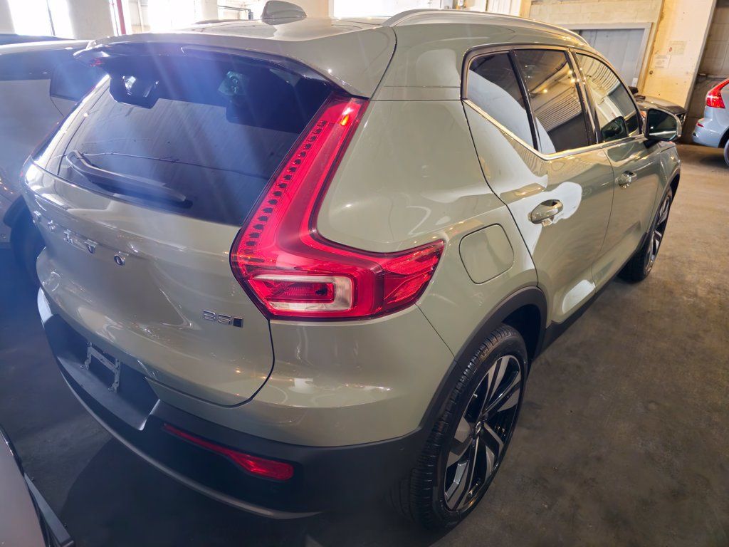 Certified 2024 Volvo XC40 B5 Plus w/ Protection Package Premier AWD/4WD image 3