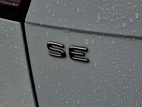 Certified 2022 Volkswagen Tiguan SE AWD/4WD image 29