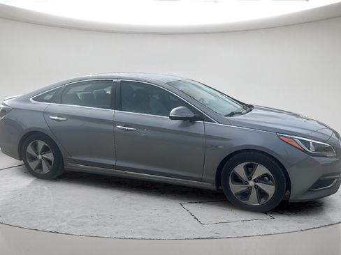 Used 2017 Hyundai Sonata Limited FWD image 3