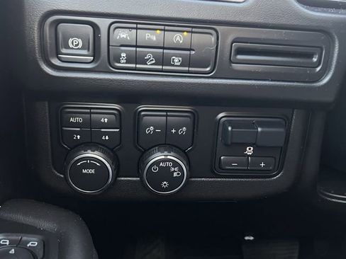 Used 2024 Chevrolet Tahoe Z71 w/ Luxury Package image 21