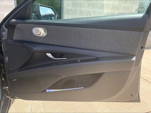 New 2025 Hyundai Elantra Limited image 29