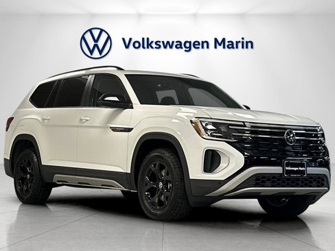 New 2025 Volkswagen Atlas Peak Edition SE image 7