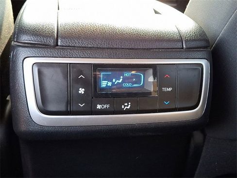 Used 2019 Toyota Highlander AWD V6 image 12