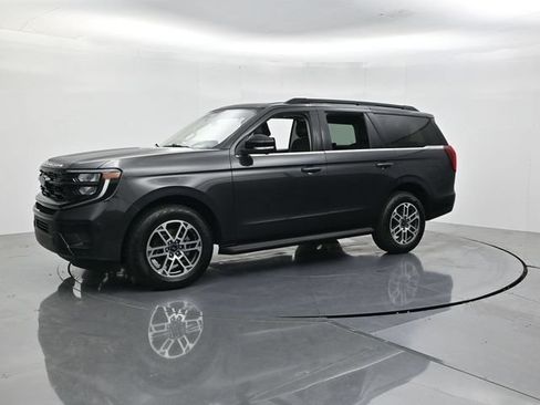 Certified 2025 Ford Expedition Active AWD/4WD image 5