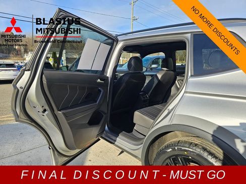 Used 2022 Volkswagen Tiguan SE R-Line image 18