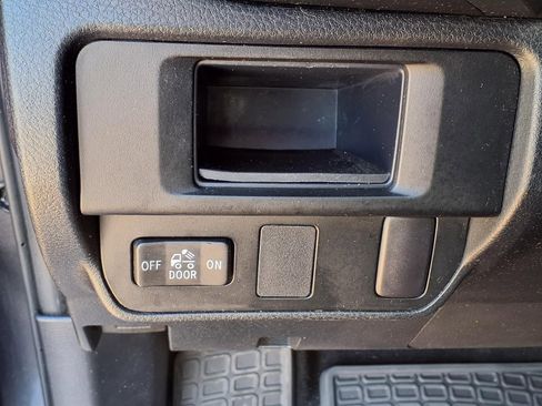 Used 2017 Toyota Tacoma SR w/ SR Convenience Package image 21