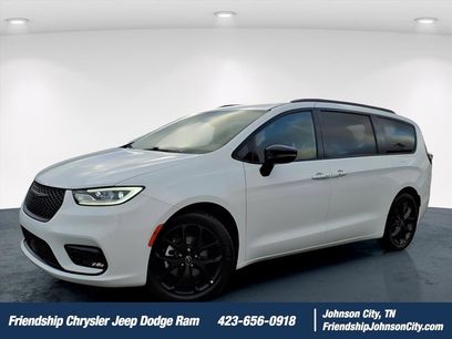 Used 2025 Chrysler Pacifica Limited