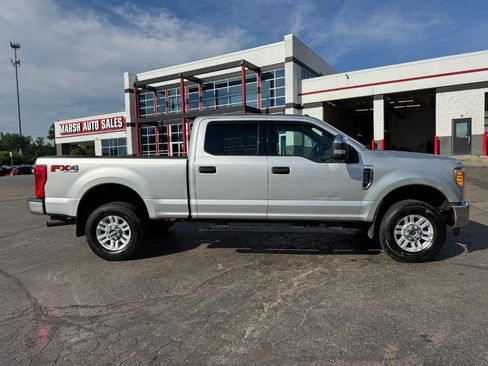 Used 2017 Ford F250 XLT w/ FX4 Off-Road Package AWD/4WD image 6