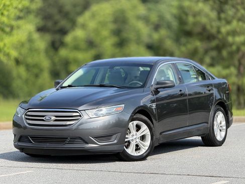 Used 2016 Ford Taurus SE FWD image 8