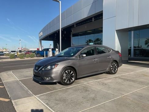 Used 2019 Nissan Sentra SR w/ Premium Package (SR) image 2