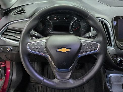 Used 2018 Chevrolet Malibu Premier w/ Premier Sun and Wheel Package FWD image 10