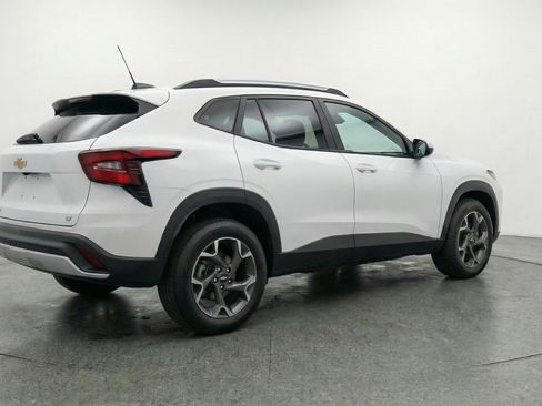 Used 2025 Chevrolet Trax LT w/ LT Convenience Package image 9