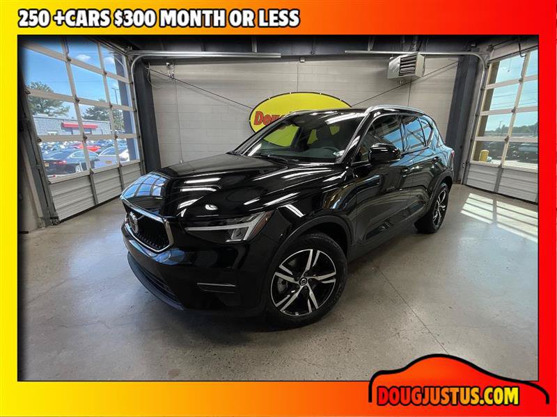 Used 2023 Volvo XC40 B5 Core AWD/4WD image 1