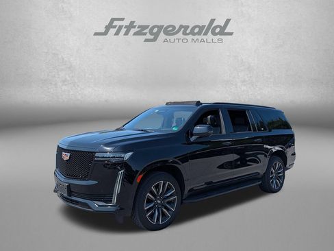 Used 2024 Cadillac Escalade ESV Sport AWD/4WD image 2