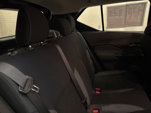 Used 2018 Nissan Kicks SV image 19