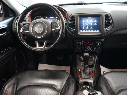 Used 2018 Jeep Compass Trailhawk w/ Leather Interior Group AWD/4WD image 9