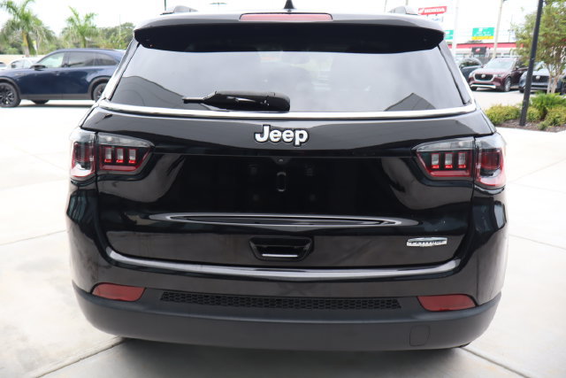 Used 2022 Jeep Compass Latitude FWD image 5