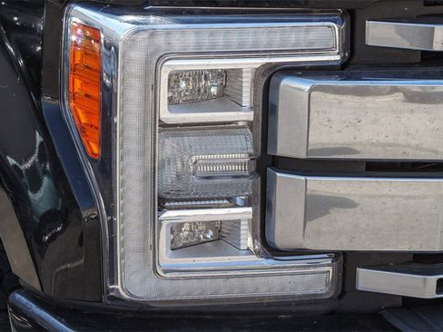 Used 2018 Ford F250 Platinum w/ Platinum Ultimate Package image 4