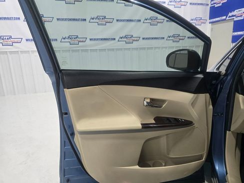 Used 2011 Toyota Venza image 12