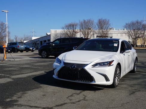 Used 2021 Lexus ES 350 Ultra Luxury w/ Accessory Package image 1