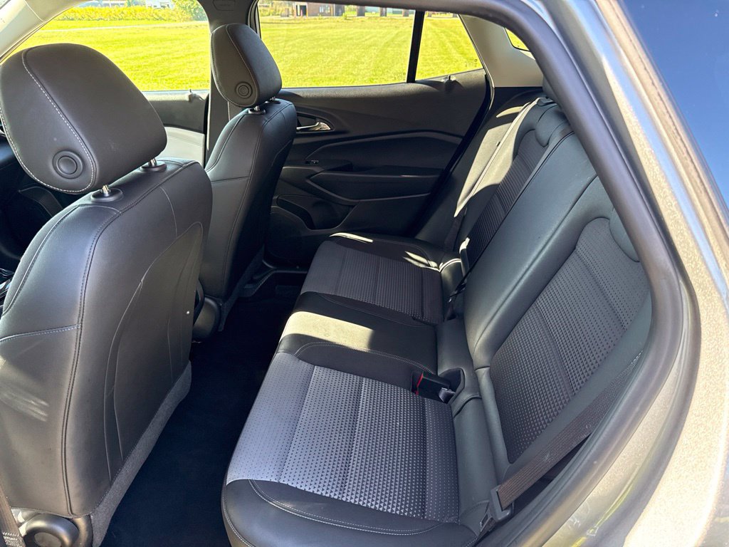 Used 2025 Chevrolet Trax LT FWD image 28