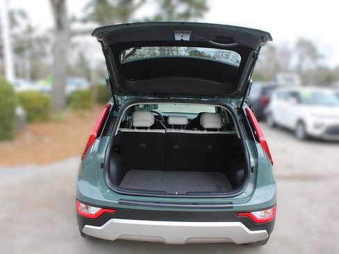 Certified 2024 Kia Niro EX image 10