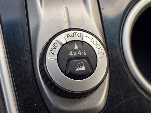 Used 2016 Nissan Pathfinder SV AWD/4WD image 9
