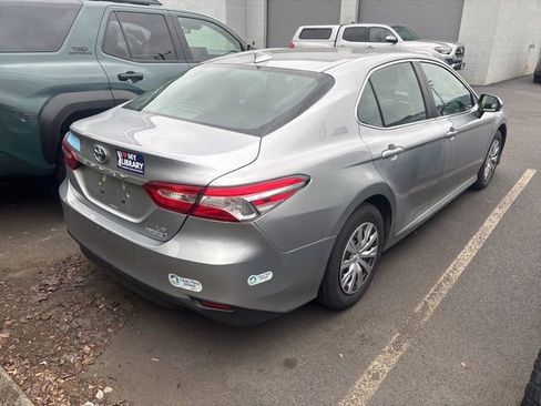 Used 2020 Toyota Camry LE image 2