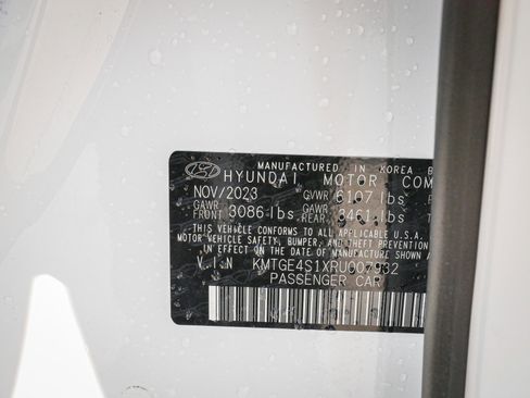 Used 2024 Genesis G80 image 32