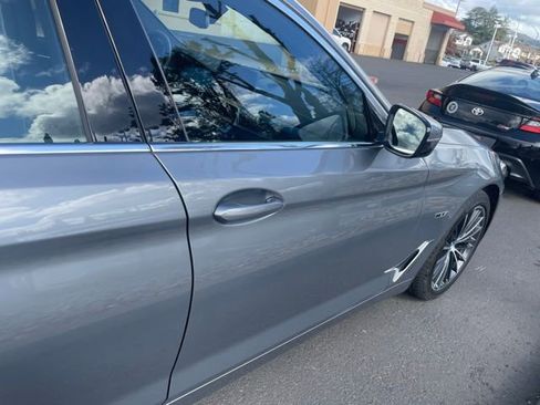 Used 2023 BMW 530e w/ Executive Package image 23