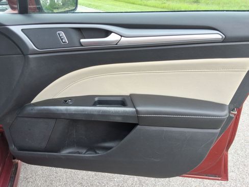 Used 2014 Ford Fusion Titanium FWD image 25